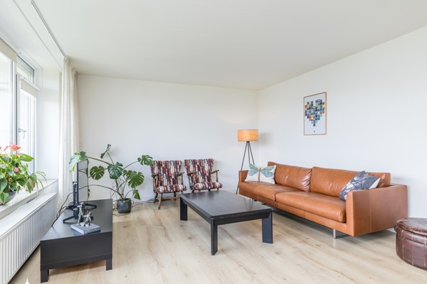 Foto - Verkocht onder voorbehoud: In het geliefde Welten ligt dit goed onderhouden en instapklare appartement met 3 slaapkamers, open keuken en twee balkons. 